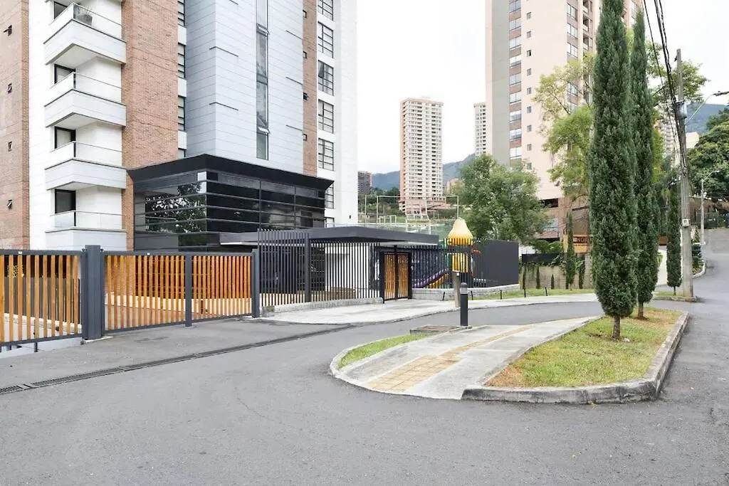 2001 Charming Apartment In El Poblado Medellín